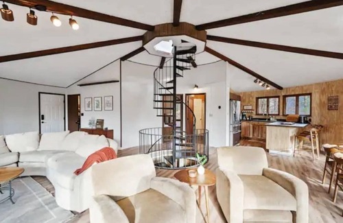 Basye Cabin | Experience The Chestnut: Perfect for 8 Near Lake Laura
