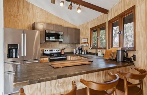 Basye Cabin | Experience The Chestnut: Perfect for 8 Near Lake Laura