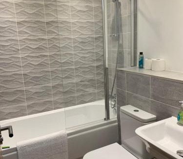 Sidcot House | Pet-Friendly Retreat at The Chestnuts - Rated 9/10!
