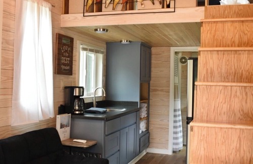 Lyons Resort | Cozy Cheyenne Tiny Home Near Estes Park and Rocky Mountains
