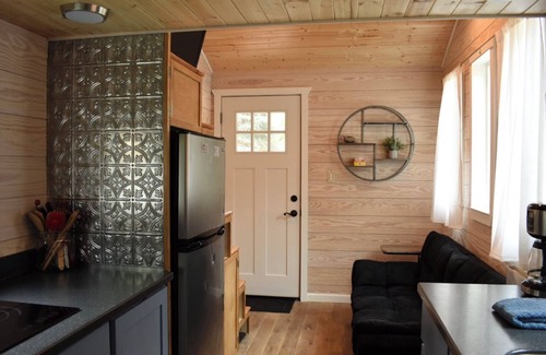 Lyons Resort | Cozy Cheyenne Tiny Home Near Estes Park and Rocky Mountains