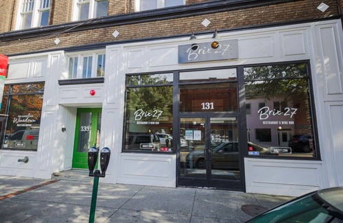 Martinsburg Apartment | The Chic Downtowner- 2 bedroom apartment