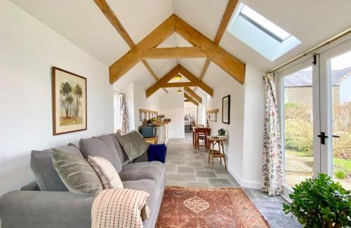 Upton Cheyney House | Top-Rated Family-Friendly Stay at The Chicken Shed
