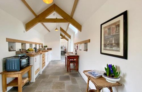 Upton Cheyney House | Top-Rated Family-Friendly Stay at The Chicken Shed