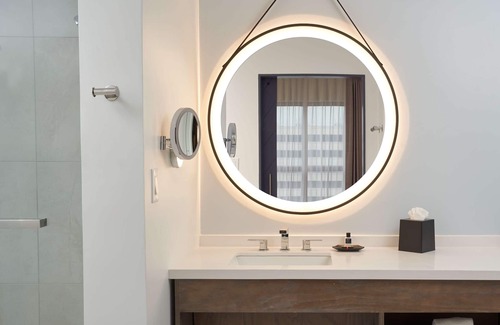 The Galleria Hotel | Relaxing Stay at The Chifley Houston, Tapestry Collection