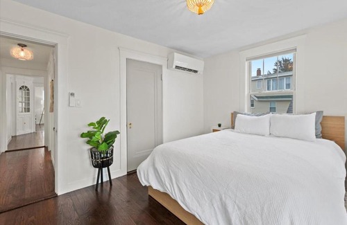 Gloucester Apartment | Experience Comfort at The Chill-a-Vista Hotel