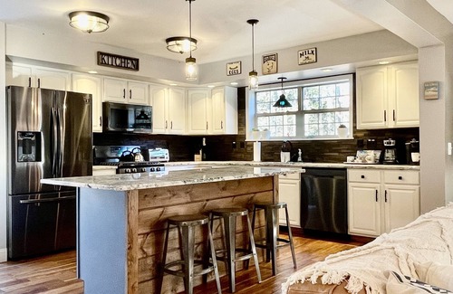 Cairo House | Escape to Catskills: 3BR Home with Pool & Hot Tub