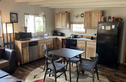 Tierra Del Mar Cabin | Cozy Chillton #125: Beachside Retreat with Ocean Views
