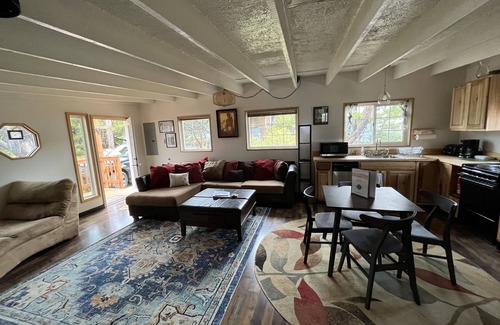 Tierra Del Mar Cabin | Cozy Chillton #125: Beachside Retreat with Ocean Views