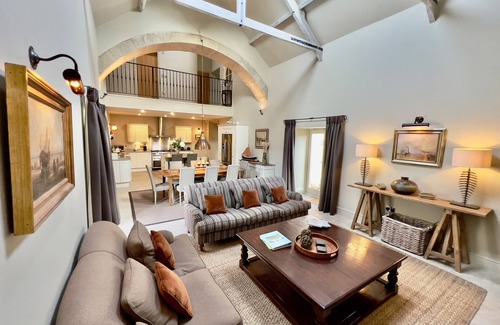 Bamburgh Cottage | Family-Friendly The Chimney Cottage with Ocean Views