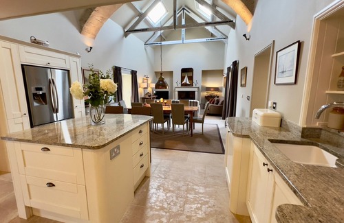 Bamburgh Cottage | Family-Friendly The Chimney Cottage with Ocean Views