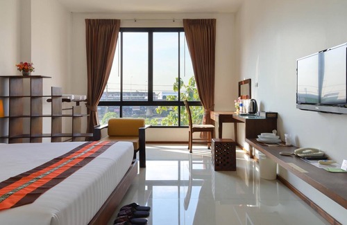 Chom Thong Hotel | Adult-Only Retreat: Choice Hotel with Exceptional Amenities