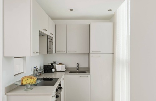 The City of London Apartment | Experience Comfort at The Chronicle by Supercity Aparthotels