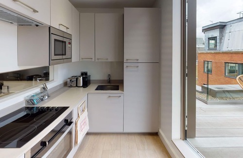 The City of London Apartment | Experience Comfort at The Chronicle by Supercity Aparthotels