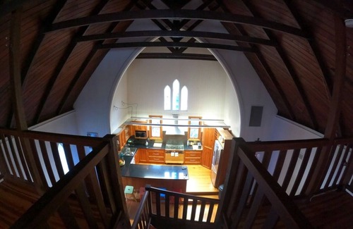 Somerset Dam House | Exceptional Lake View Stay at The Church Somerset Dam