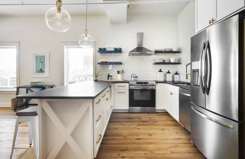 West Main Historic District Apartment | Stylish Derby Flat Near Downtown & Bourbon Trail - 10/10 Rating