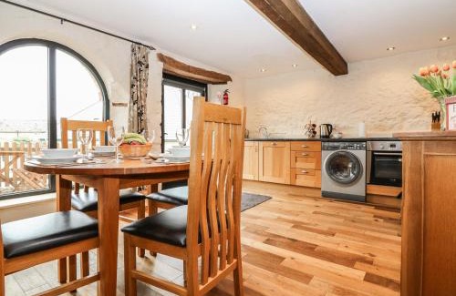 Chudleigh House | Kid-Friendly Getaway at The Cider Barn