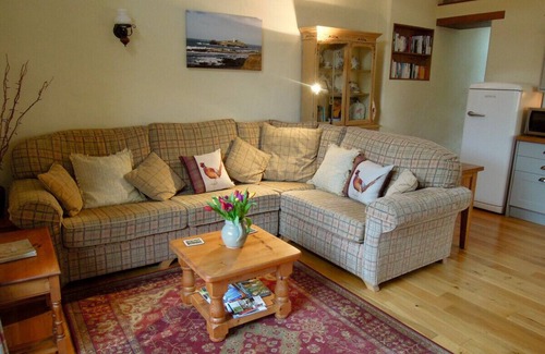 High Street Cottage | Family-Friendly Stay at Cider Barn - Lanjeth with Breakfast