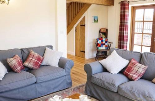 Leominster House | Discover The Cider House: Pet-Friendly 4-Star Retreat