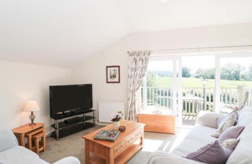 Winscombe Apartment | Family-Friendly Getaway at The Cider Shed - Rated 9.7!