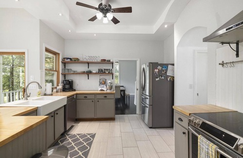 Eagle Rock House | Charming Cimarron Lake House: Pool & Scenic Table Rock Views