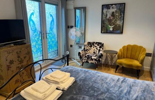 Chichester House | Discover The Citiroom: Guest Rated 9.4/10 for Comfort