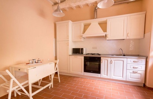 Uzzano Apartment | Discover The Citrus Village - Mandarin: Spa & Hot Tub Retreat