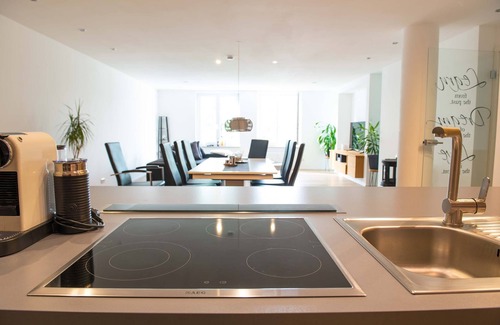 Kempten Apartment | Explore The City Suite - Central Kempten with Hot Tub