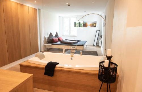 Kempten Apartment | The City Suite - 4-Star Retreat with Hot Tub Access
