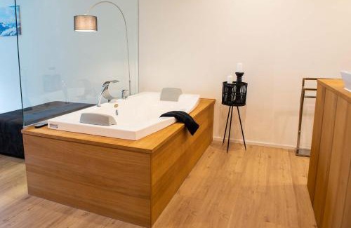 Kempten Apartment | The City Suite - 4-Star Retreat with Hot Tub Access