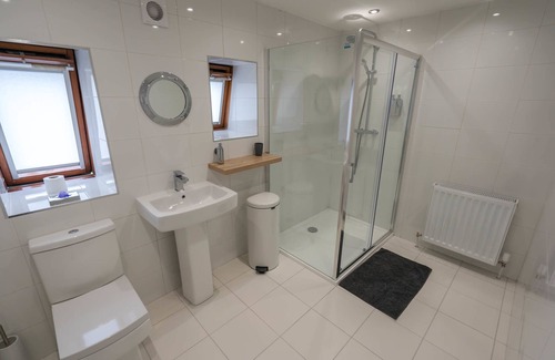 Drymen Hotel | Guest Rated 9.6: Stay at The Clachan Inn with Breakfast