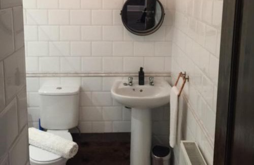 Tillicoultry Apartment | Cozy The Clacks Rustic Abode: Pet & Child Friendly Escape