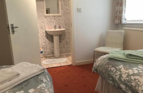 Kilmarnock House | Family-Friendly Escape at The Clan Macfarlane Apartment