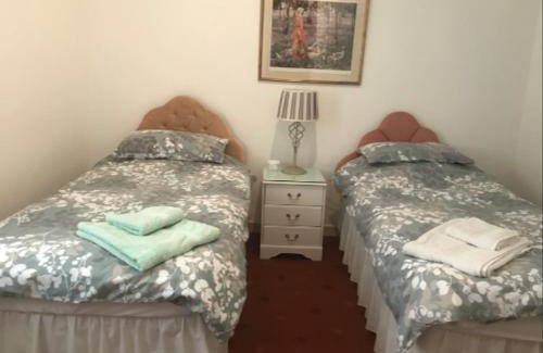 Kilmarnock House | Family-Friendly Escape at The Clan Macfarlane Apartment