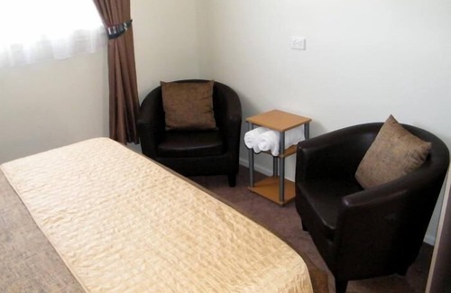 Glen Innes Hotel | Discover The Clansman Motel: Family-Friendly with Breakfast