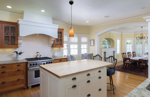 Claremont House | Unforgettable Claremont District Getaway with Spa & Hot Tub