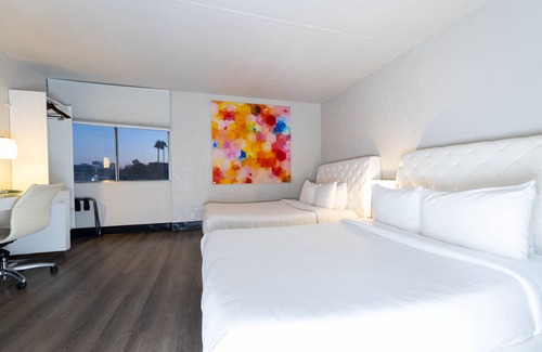 Encanto Hotel | Relax at The Clarendon Hotel and Spa with Pool & Hot Tub