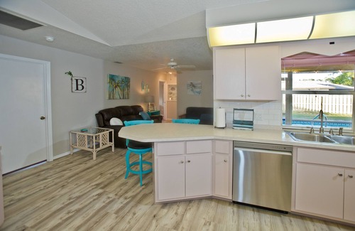 North Port House | Explore The Classic Floridian Oasis with Solar Heated Pool