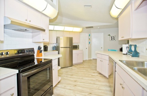 North Port House | Explore The Classic Floridian Oasis with Solar Heated Pool