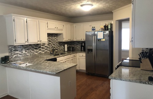 Newnan House | Tranquil Retreat: Family-Friendly with Kitchen Amenities
