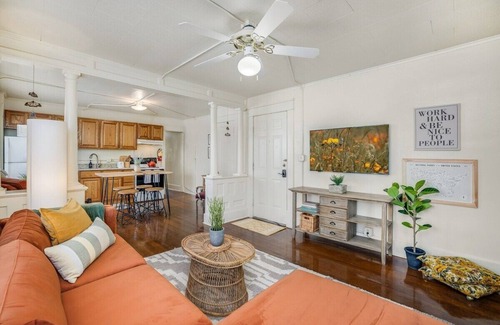 Fayetteville Apartment | Pet-Friendly The Clementine: Walk Everywhere, Guest Rated 9/10