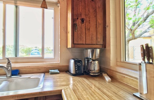 Monument Manor House | Discover The Clever Rabbit Joshua Tree – Pet-Friendly Retreat