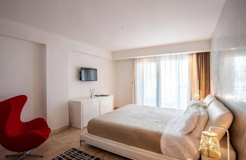 Maho Apartment | Beachfront Retreat with Private Pool and Pet-Friendly Options