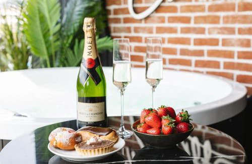 Donegal House | Unwind at The Cliffe at the Quay with Hot Tub Luxury
