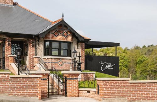 Donegal House | Unwind at The Cliffe at the Quay with Hot Tub Luxury