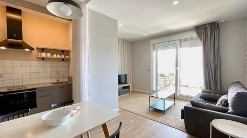 Fazouro Apartment | Oceanfront Serenity at The Cliffs A Ribeira - Pampillosa