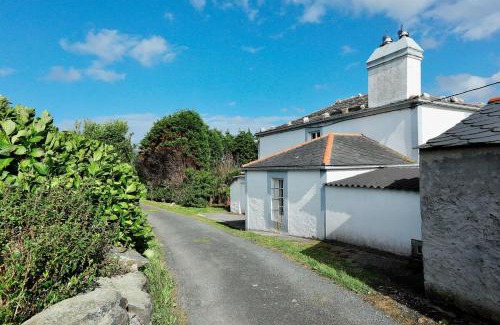 Loiba House | Oceanfront Escape at The Cliffs - Picon Seaside Cottage