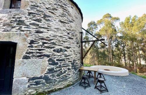Porto do Barqueiro House | Inviting The Cliffs - The Painted Mill: Family-Friendly Retreat