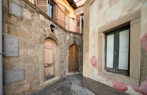 Gallodoro Apartment | Discover The Clock Houses – Calzolaio: Pet-Friendly Retreat