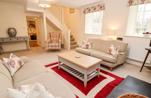 South Cerney Cottage | Discover The Clock Tower: Family-Friendly with Breakfast